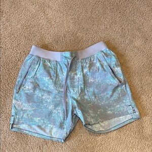 Lululemon License to train Light Blue Patterned Shorts. Mens Size Large